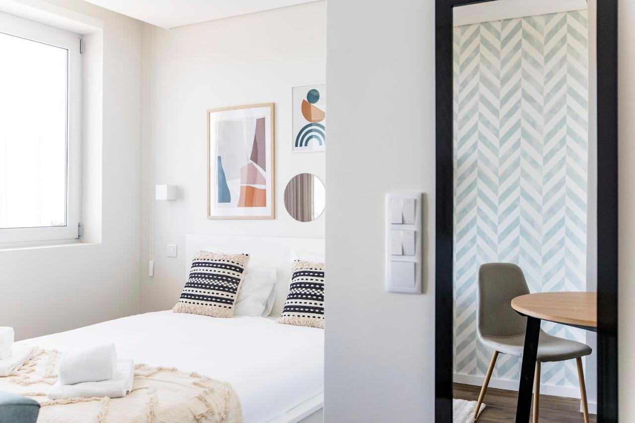Elegant Studio W/ Ac & Balcony By Lovelystay OOporto Exterior foto