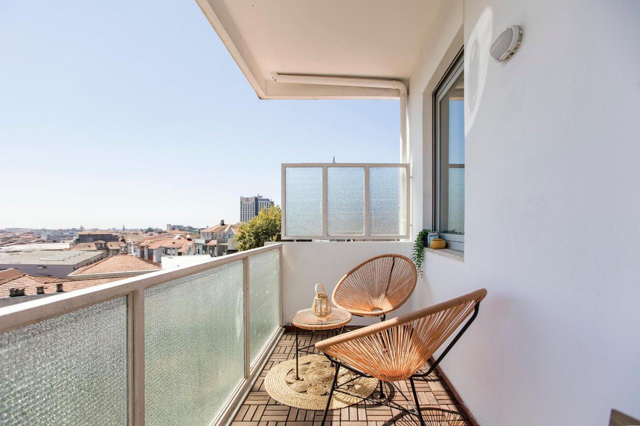 Elegant Studio W/ Ac & Balcony By Lovelystay OOporto Exterior foto