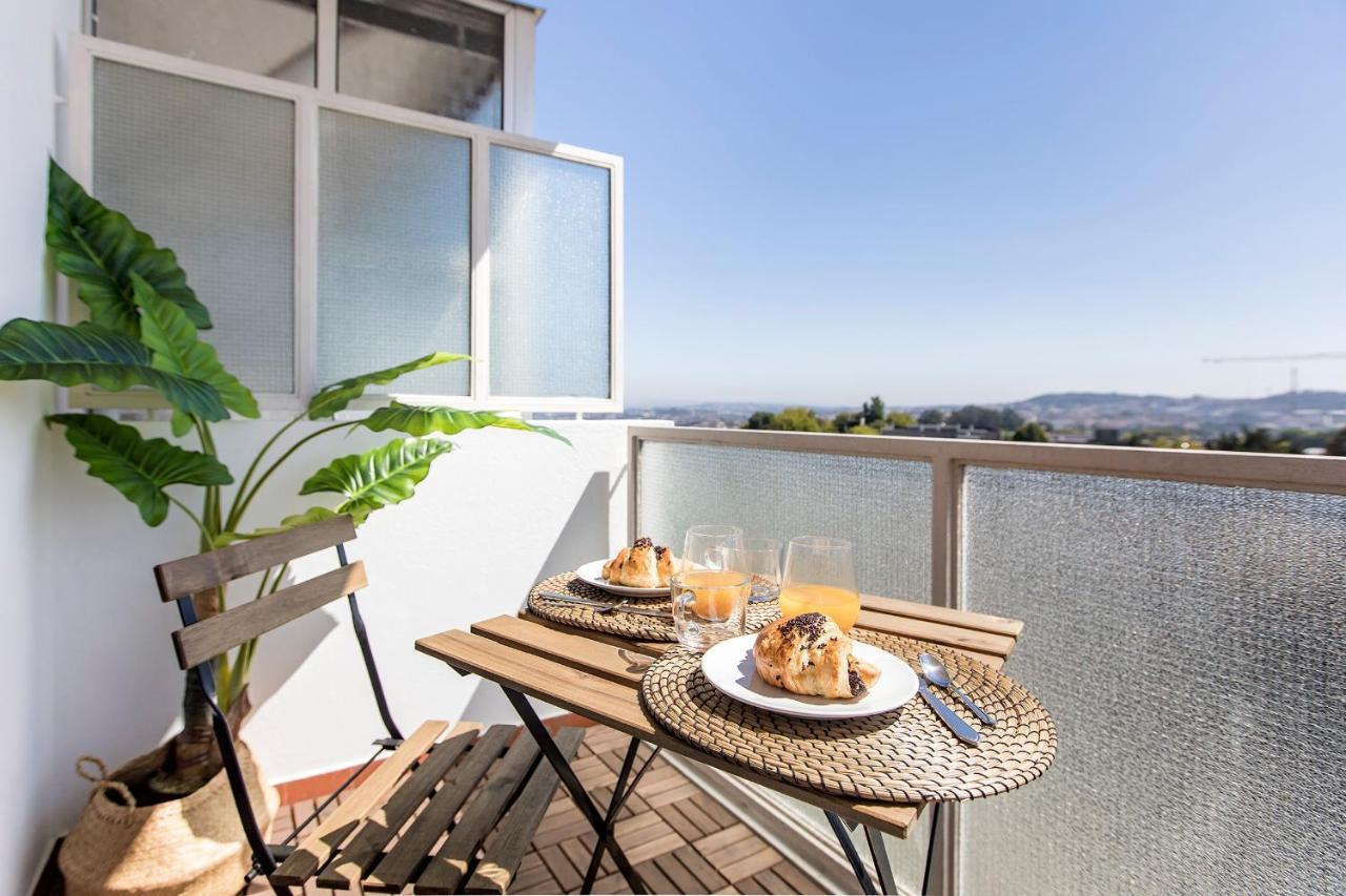 Elegant Studio W/ Ac & Balcony By Lovelystay OOporto Exterior foto